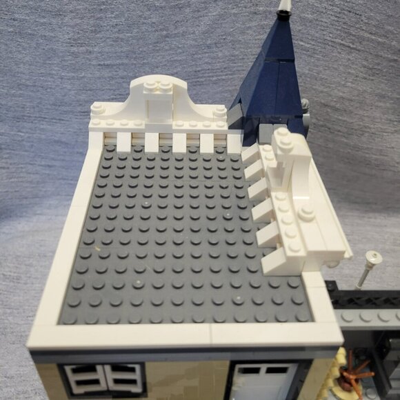 Lego Creator 10255 Assembly Square - Picture 12 of 14